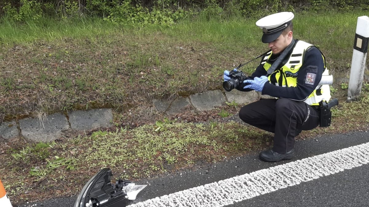 Policista na místě nehody u Střílek na Kroměřížsku