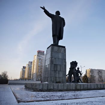 Vladimir Iljič Lenin hledí k světlým zítřkům.