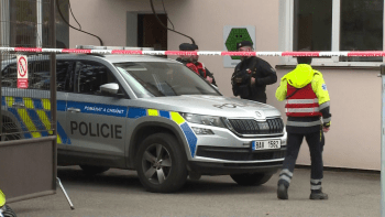 Posun v případu ubodání v pražském autoservisu: Muž jde do vazby, policie odhalila motiv