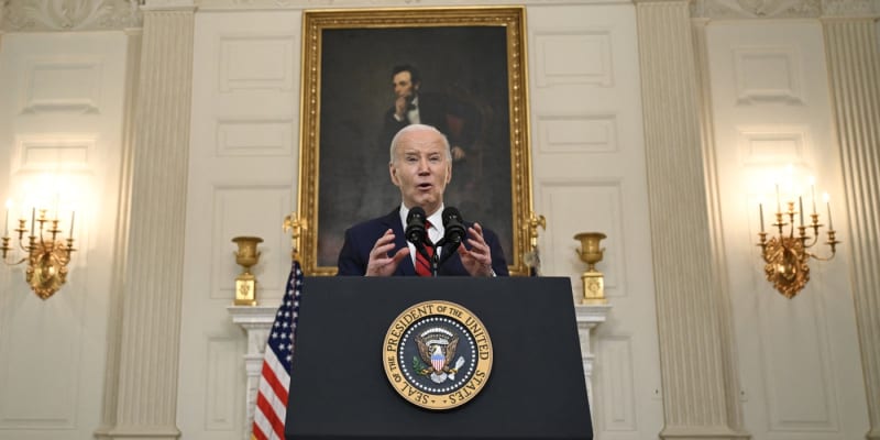 Americký prezident Joe Biden podepsal usnesení o miliardové pomoci Ukrajině (24. 4. 2024).
