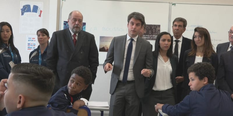 Francouzský premiér Gabriel Attal při návštěvě internátu v Nice