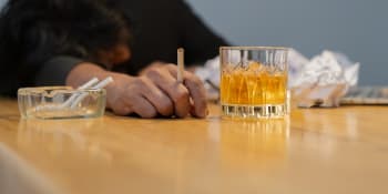 Jak poznat závislost na alkoholu? Prozradí ji sedm varovných signálů, kterých si hned všimnete