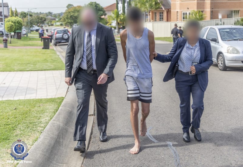 Policie v Sydney zatkla sedm mladíků v rámci rozsáhlé protiteroristické operace.