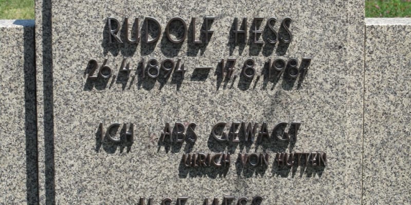 Hrob Rudolfa Hesse vydržel jen do roku 2011