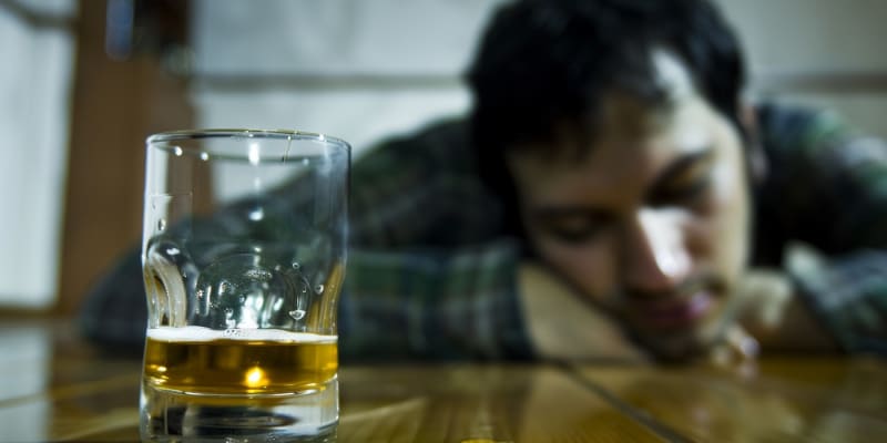 Jak se na těle projevuje přehnaná konzumace alkoholu?