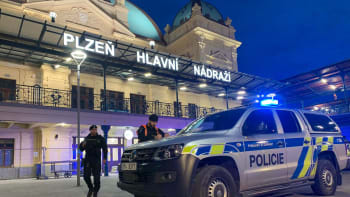 Zásah policie na nádraží v Plzni: Hlídky prověřovaly oznámení o uložení výbušného systému