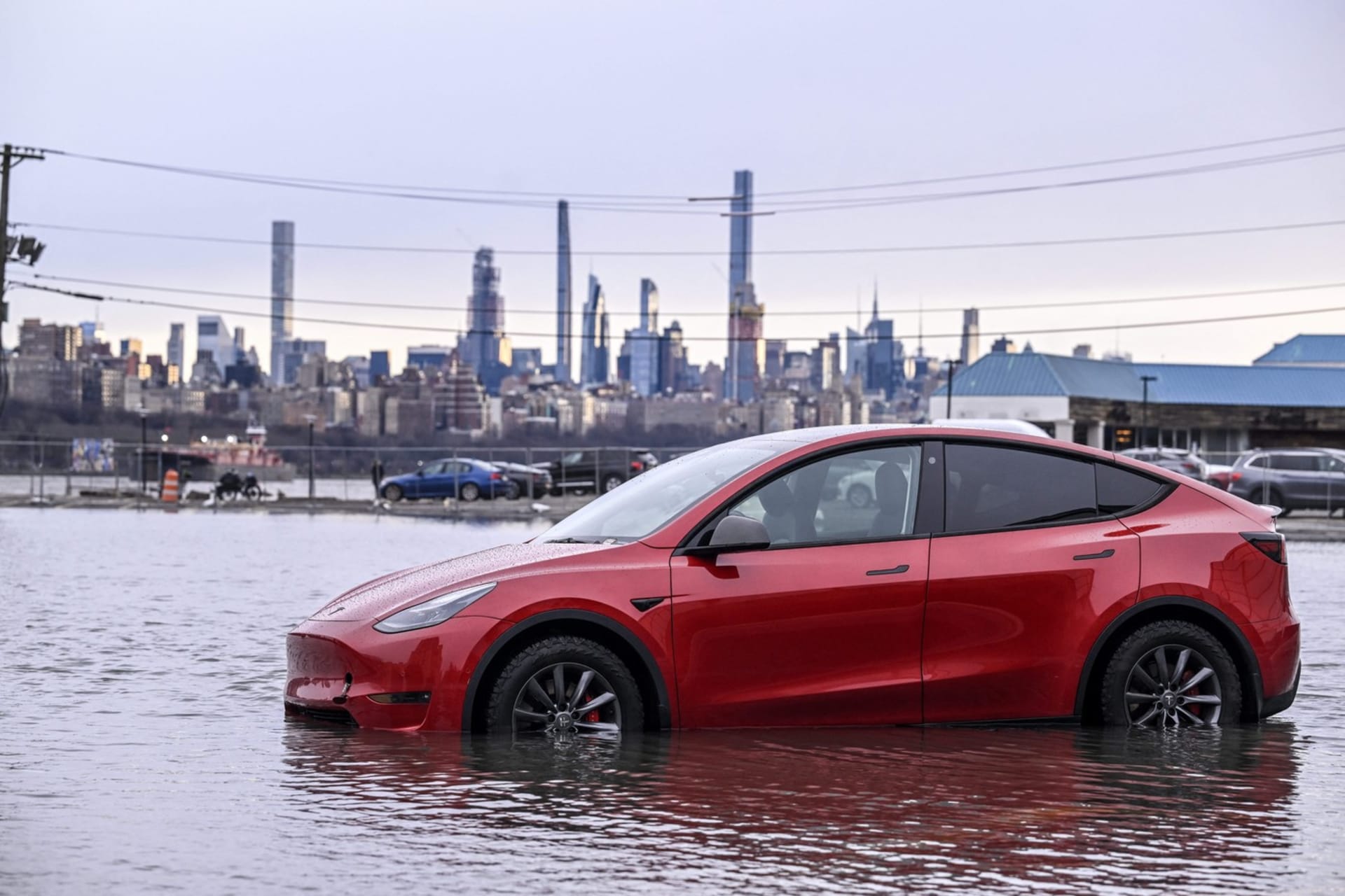Tesla na vodě