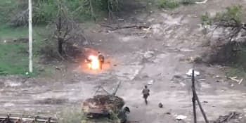 Nepovedený úklid min. Ruskému vojákovi jedna vybuchla přímo pod rukama, kolega utekl pryč