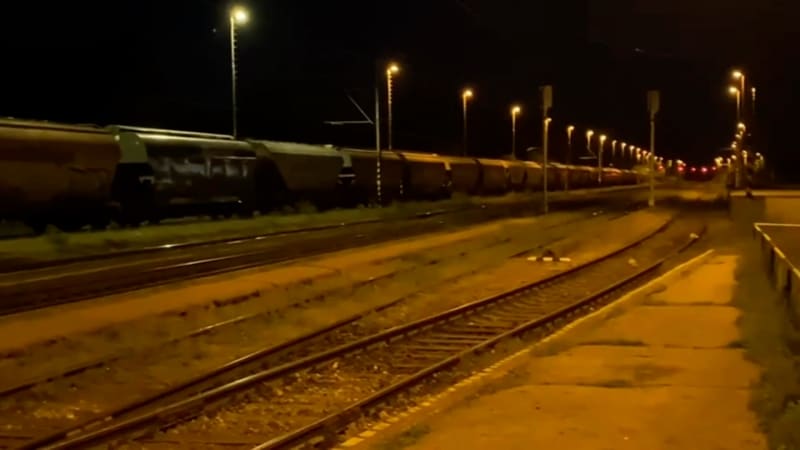 Hrozivý případ na železnici v Bratislavě. Chlapce zasáhl elektrický proud.