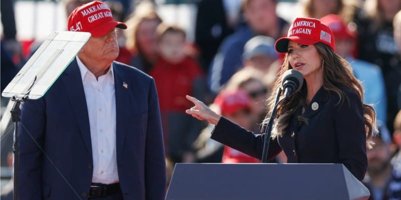 Guvernérka Jižní Dakoty Kristi Noemová a bývalý prezident USA Donald Trump