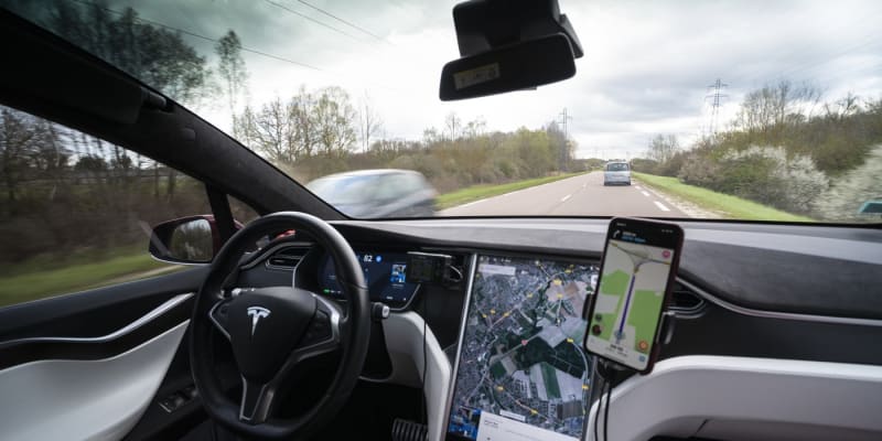 Automobily Tesla jsou vybaveny i funkcí autonomního řízení