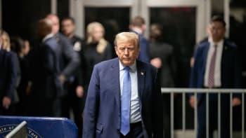 Z „padoucha“ Trumpa je hrdina. Většina voličů už na jeho funkci vzpomíná pozitivně, píše CNN