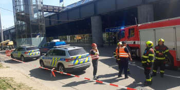 Policie zasahovala na pražském hlavním nádraží kvůli podezřelé tašce. Evakuovala celou budovu