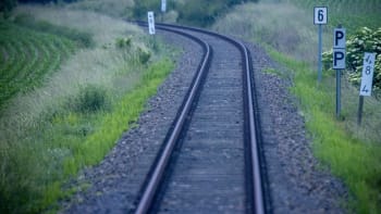 Na železničním koridoru mezi Poříčany a Českým Brodem na Kolínsku našli mrtvého. Trať stála