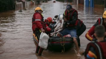 OBRAZEM: Brazílii sužují záplavy. Vodní živel ničí domovy a zabíjí lidi, desítky se pohřešují