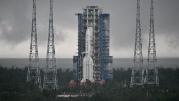 Unikátní mise. Čína vypustila sondu, jako první má odebrat vzorky z odvrácené strany Měsíce 