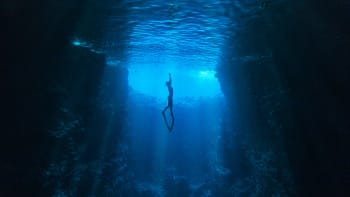 Nejhlubší podmořská jáma světa má na dně podivný labyrint 