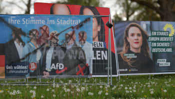 Předvolební násilí v Německu: Po útoku na lídra SPD se stala terčem i protiimigrační AfD
