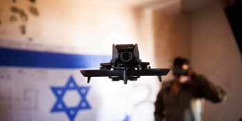 Izraelská armáda si masivně sestřeluje vlastní drony. Expert vysvětlil, proč se to děje