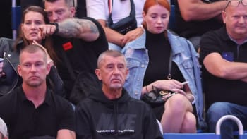 První foto Andreje Babiše a jeho Anety: Šli spolu na MMA