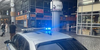 Na pražském Andělu zemřel po pádu do kolejiště metra člověk. Část trasy B byla uzavřena