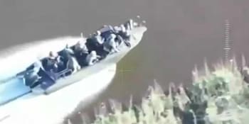 Záběry ničivé exploze na vlnách Dněpru: Námořní mina rozházela posádku ruského člunu po okolí
