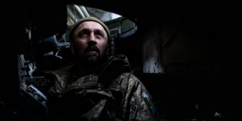 Šperky ukrajinské spásy. Díla od žen válečníků z Donbasu jdou v Česku do dražby, ceny rostou