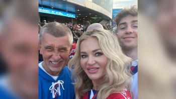 Dobrá nálada navzdory rozchodu: Andrej a Monika Babišovi vyrazili společně na hokej