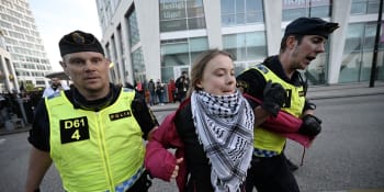 Greta na Eurovizi: Aktivistka protestovala před arénou proti Izraeli, odvedla ji policie