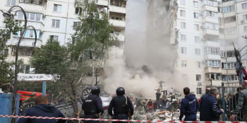 Chaos v Belgorodu: Zhroutila se obytná budova, pod troskami uvízli lidé. Úřady viní Ukrajinu