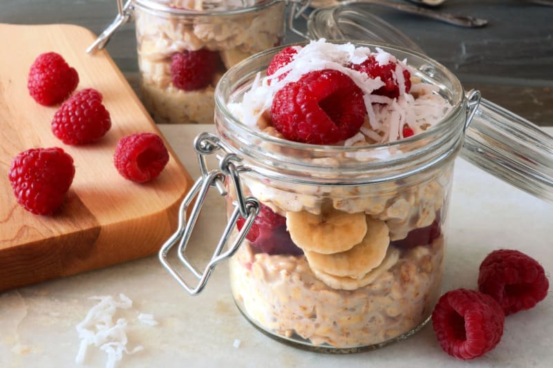 Overnight oats jsou oblíbenou alternativou snídaňových kaší.