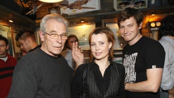 R.I.P., milý Lojzo. Osobnosti oplakávají Švehlíkovo úmrtí, vzkaz poslala Schneiderová či Žilková